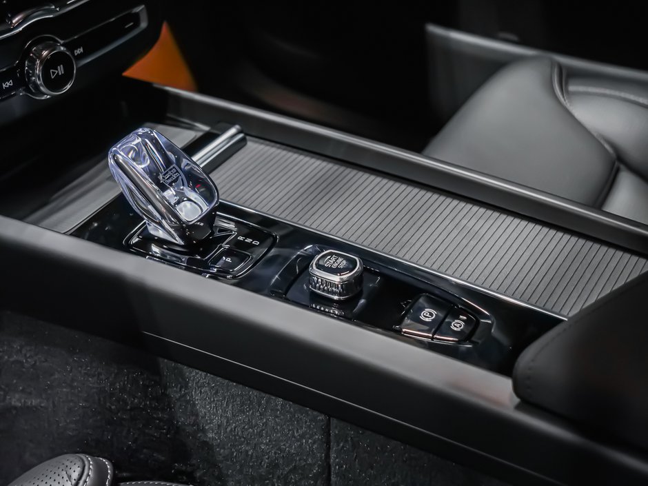 2026 Volvo XC60 Ultra Black Edition-10