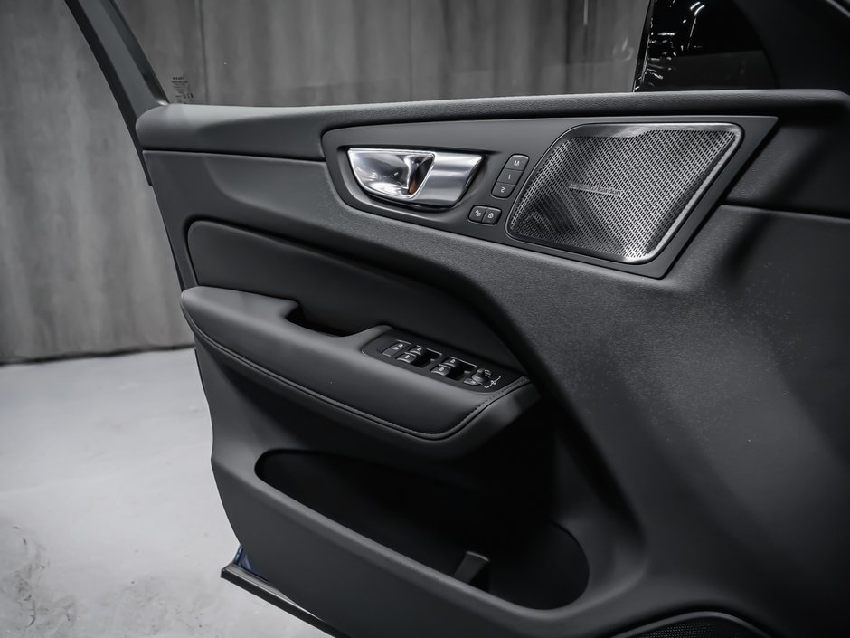 2026 Volvo XC60 Ultra Black Edition-11