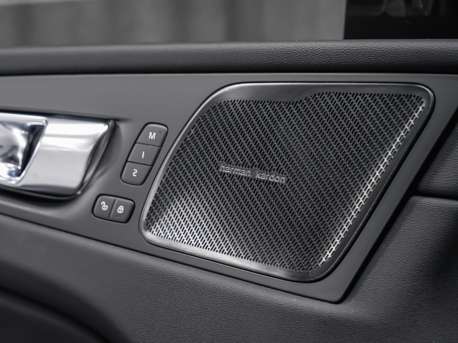 2026 Volvo XC60 Ultra Black Edition-10