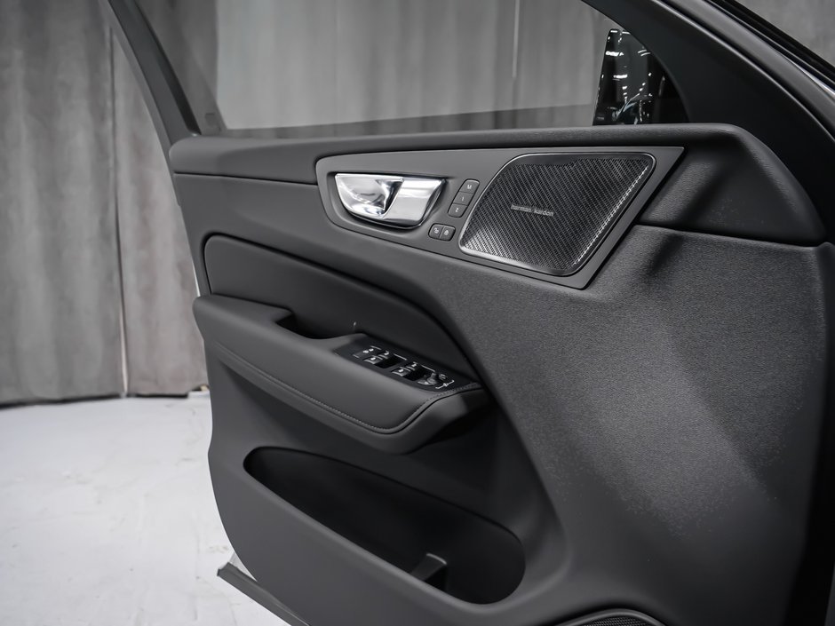 2026 Volvo XC60 Ultra Black Edition-9