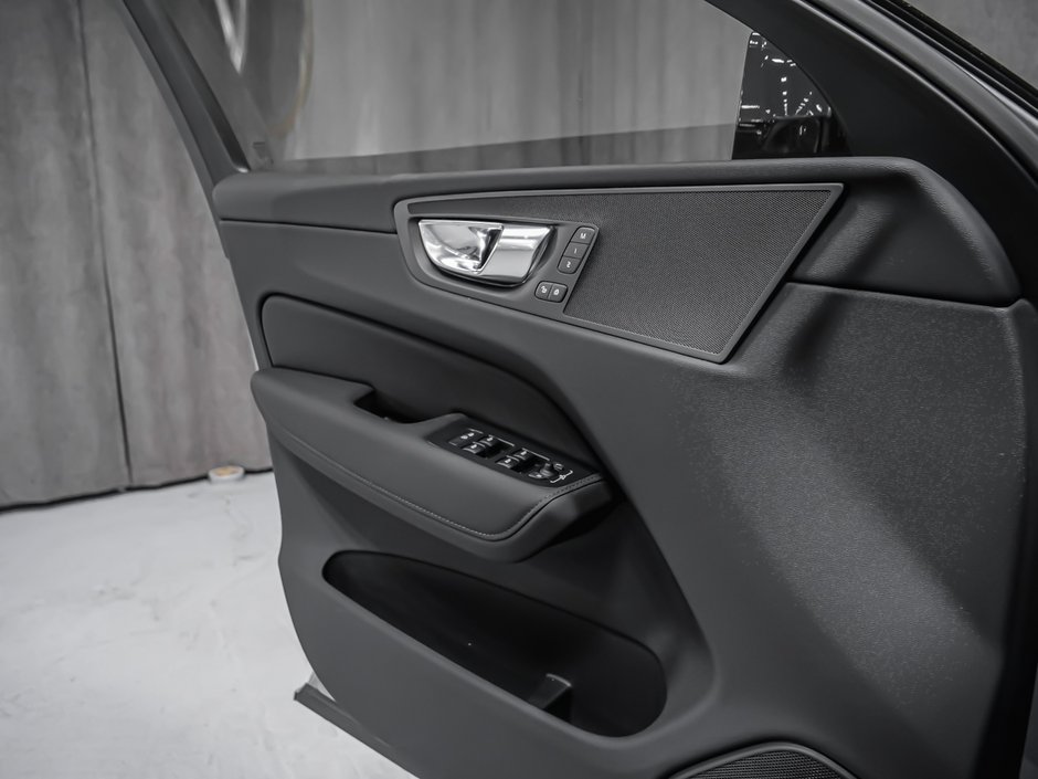 2026 Volvo XC60 Plus-9