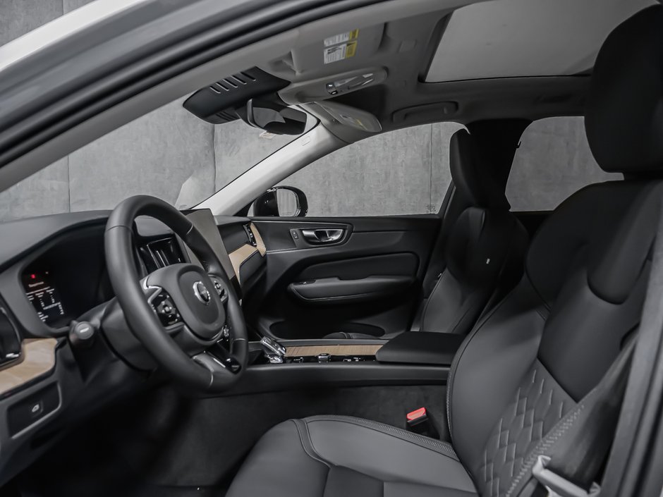 2026 Volvo XC60 Plus-10