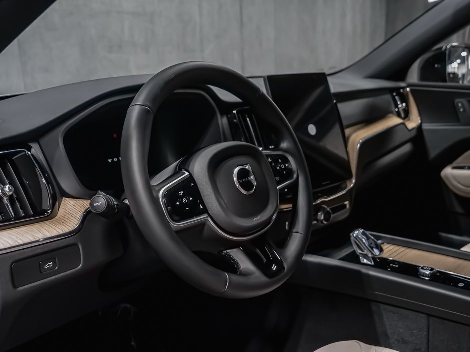 2026 Volvo XC60 Plus-8