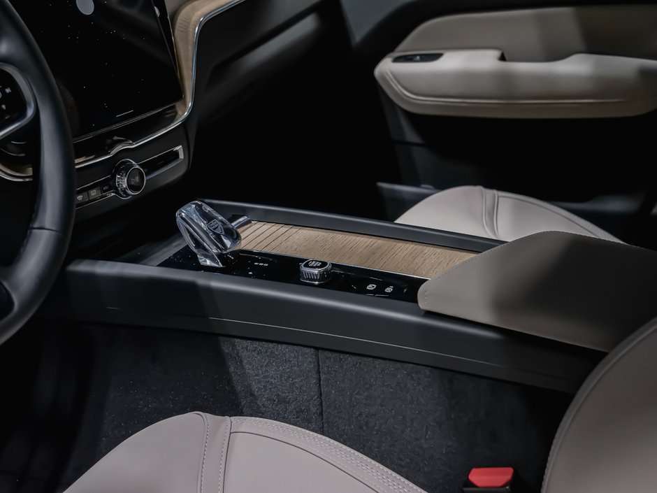 2026 Volvo XC60 Plus-7