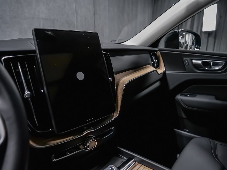 2026 Volvo XC60 Plus-10