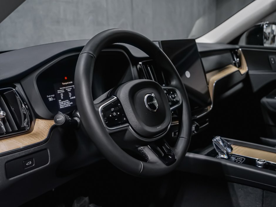 2026 Volvo XC60 Plus-8