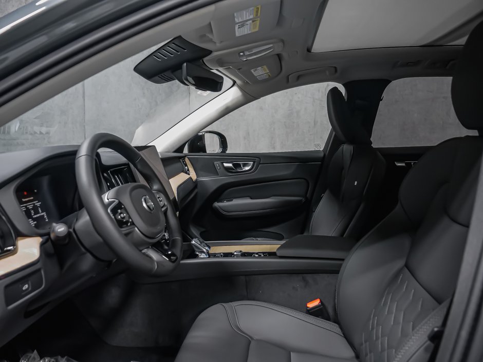 2026 Volvo XC60 Plus-11