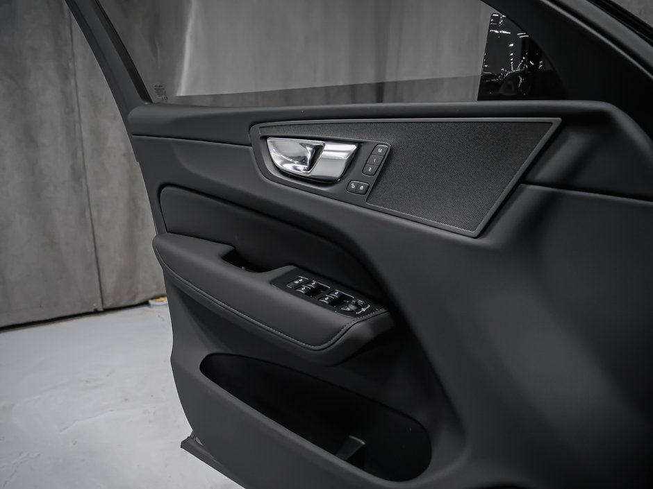 2026 Volvo XC60 Plus-9