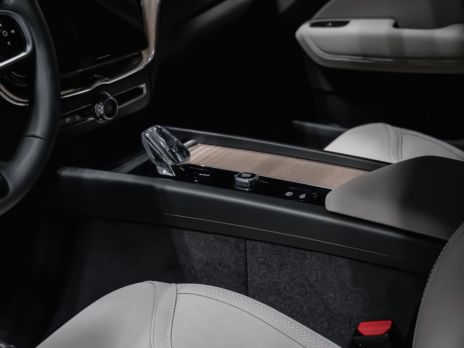 2026 Volvo XC60 Plus-7