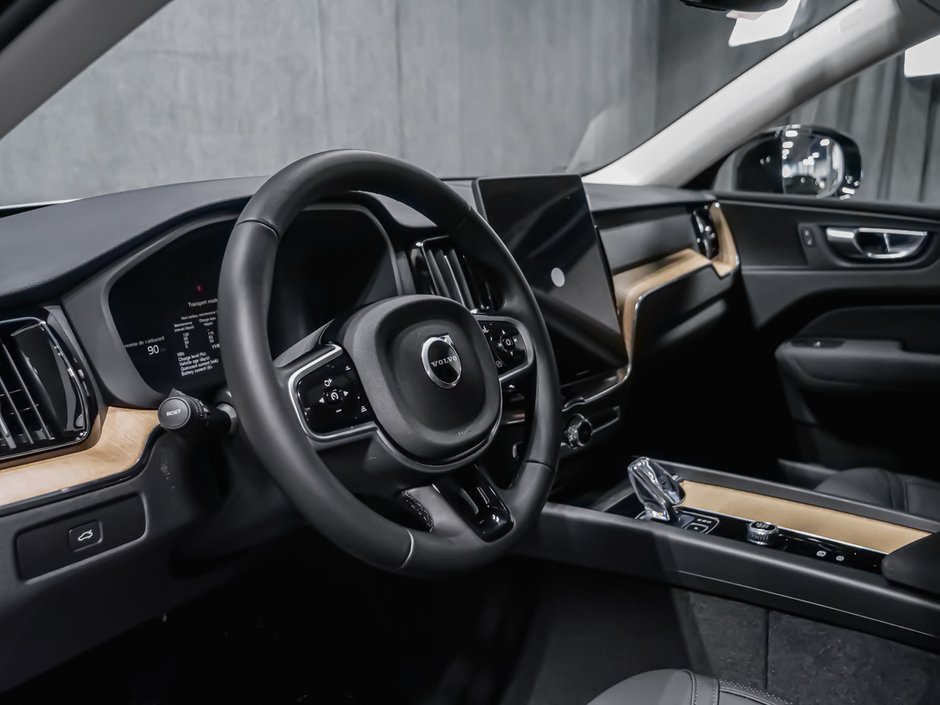 2026 Volvo XC60 Plus-8