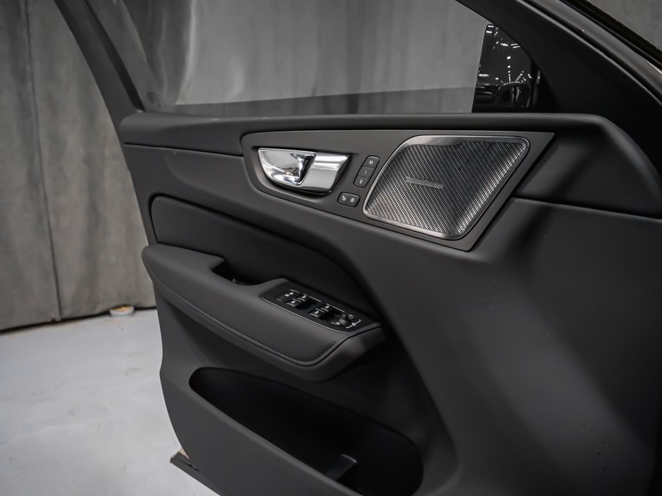 2026 Volvo XC60 Plus-9