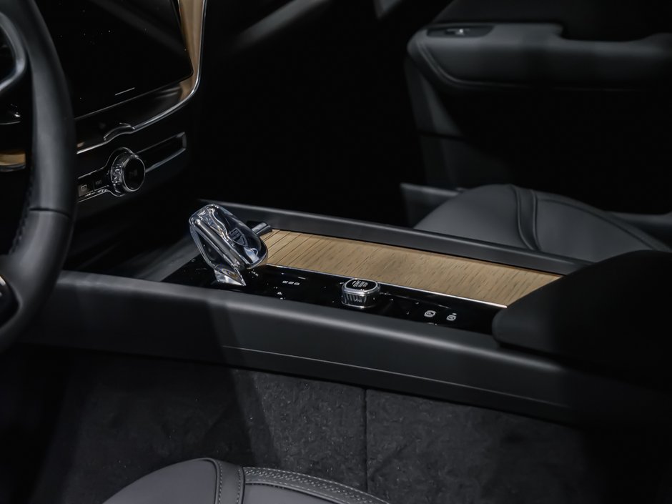 2026 Volvo XC60 Plus-7