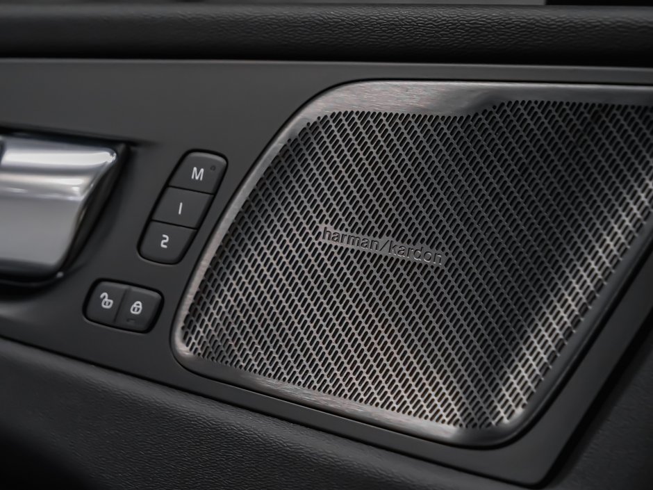 2026 Volvo XC60 Plus-10