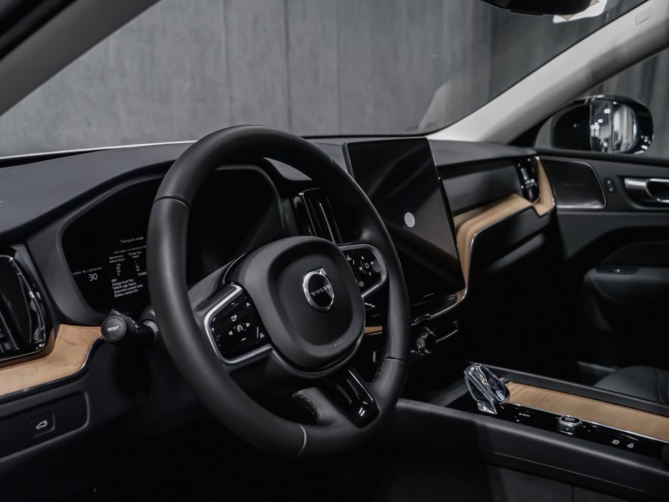 2026 Volvo XC60 Plus-8