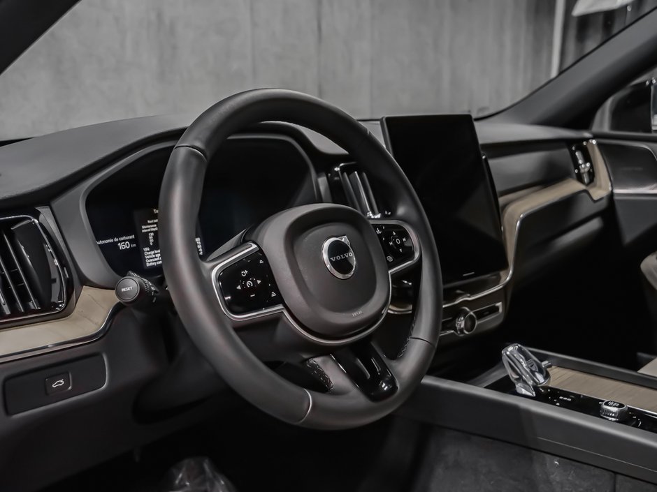 2026 Volvo XC60 Plus-8