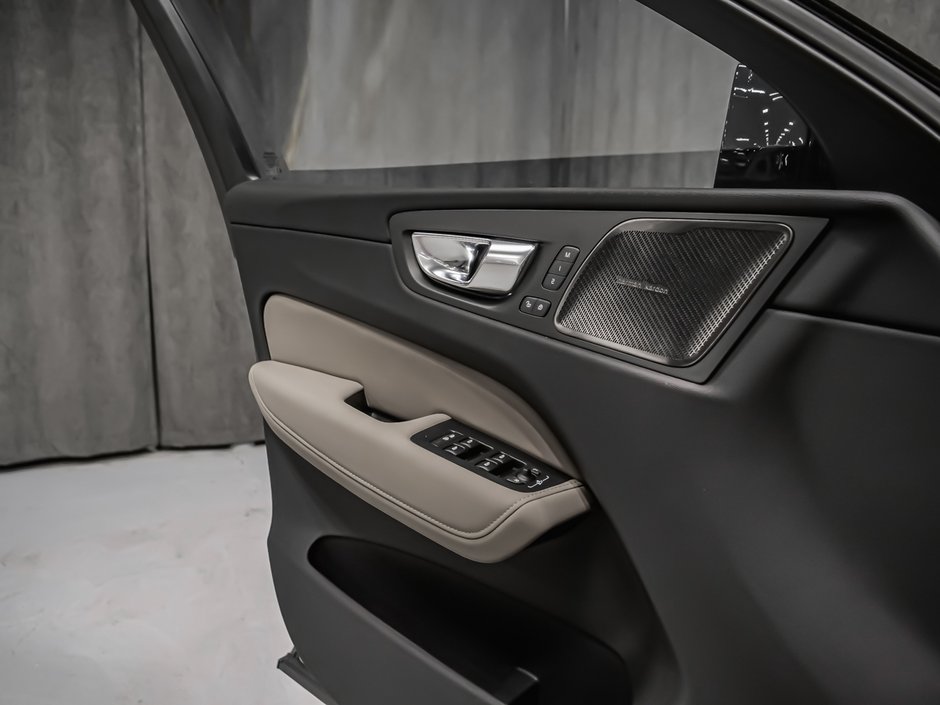 2026 Volvo XC60 Plus-9