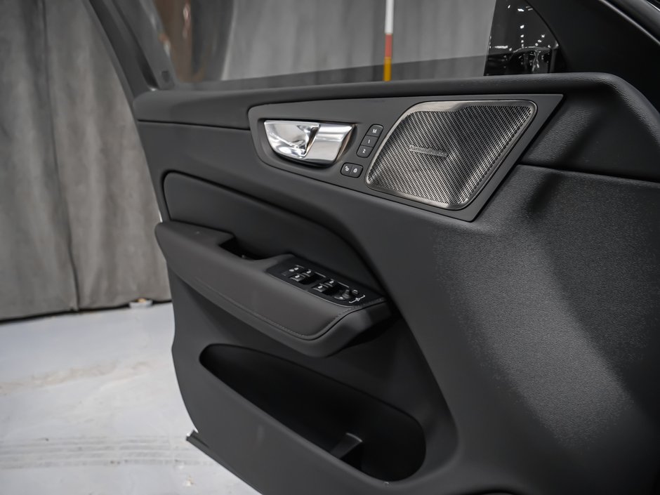 2026 Volvo XC60 Ultra Black Edition-8