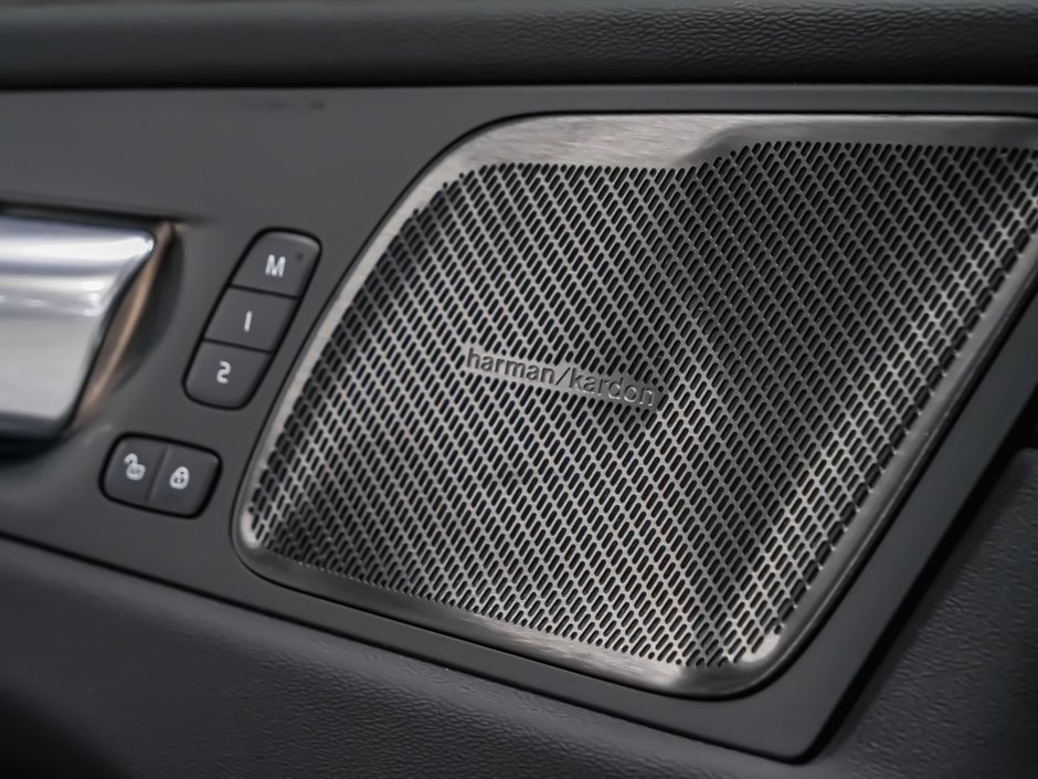 2026 Volvo XC60 Ultra Black Edition-9