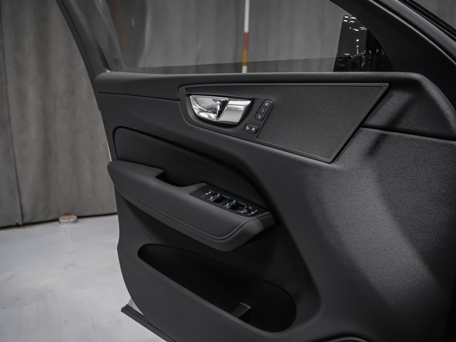 2026 Volvo XC60 Plus-8