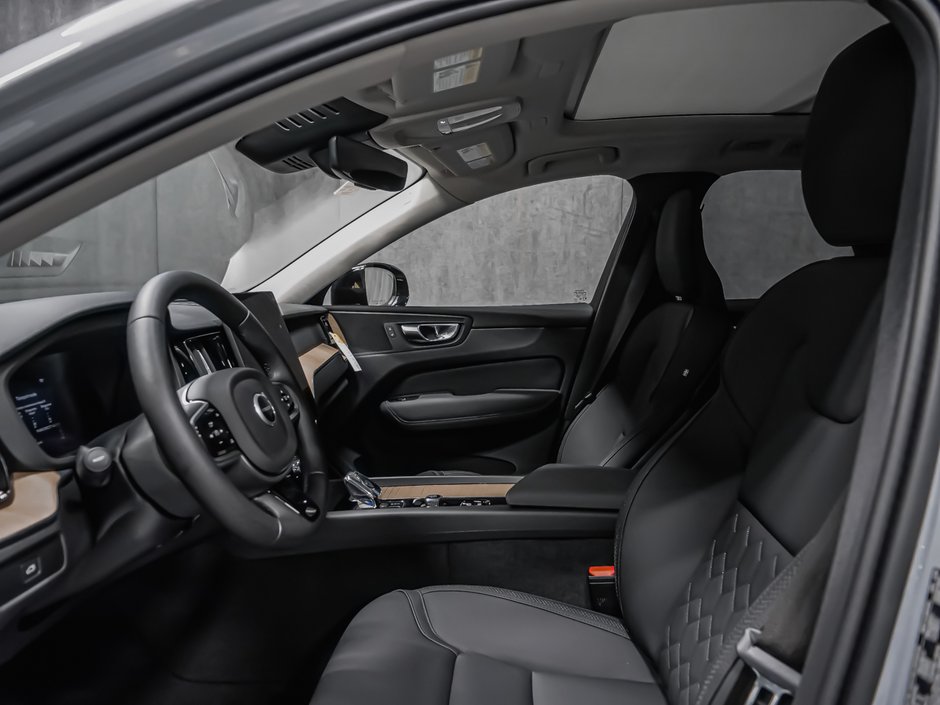 2026 Volvo XC60 Plus-9