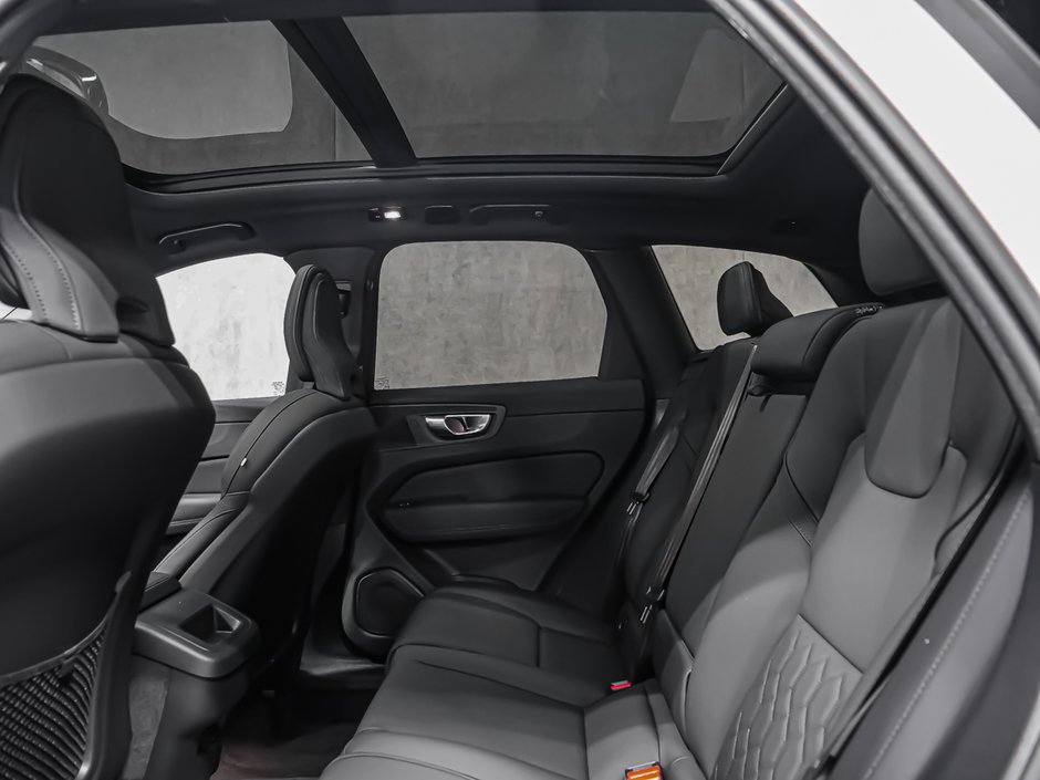 2026 Volvo XC60 Plus-11