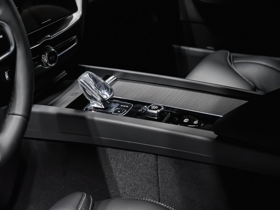 2026 Volvo XC60 Ultra Black Edition-9