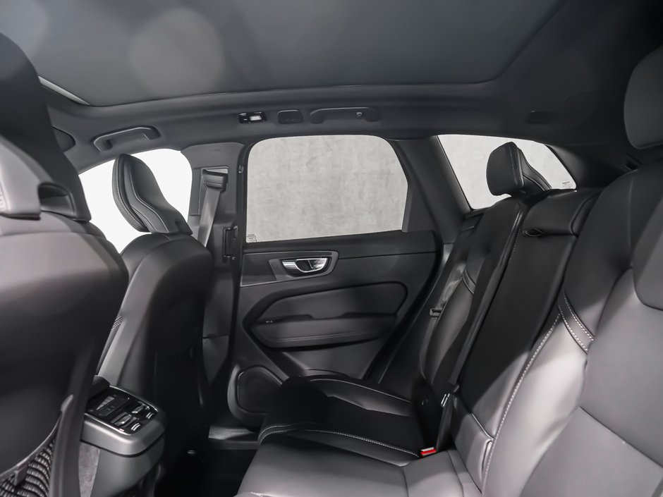 2026 Volvo XC60 Ultra Black Edition-15