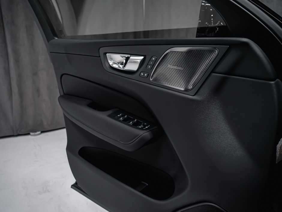 2026 Volvo XC60 Ultra Black Edition-11