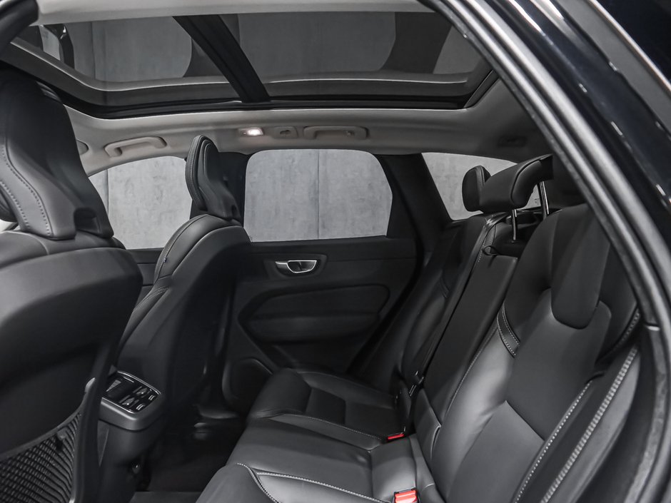 Volvo XC60 B5 ULTRA DARK 2026-12