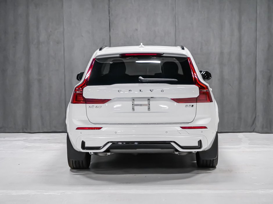 2027 Volvo XC60 Ultra (Dark Theme)-4