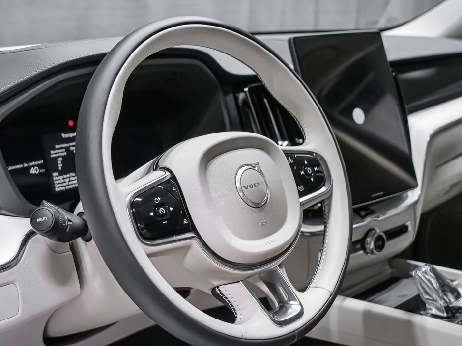2027 Volvo XC60 Ultra (Dark Theme)-7