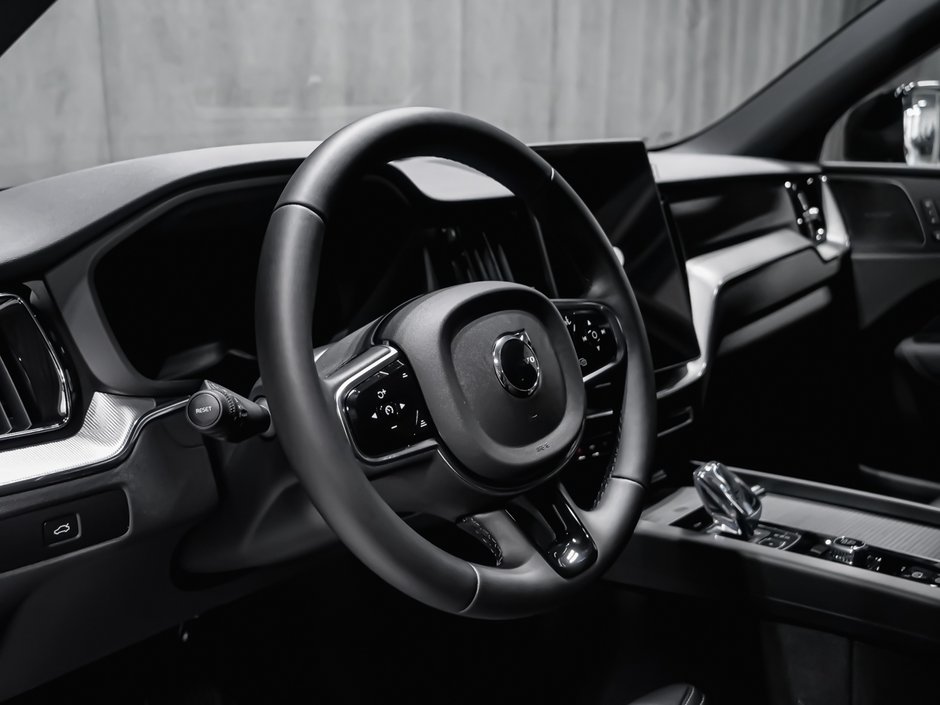Volvo XC60 Plus Black Edition 2027-10