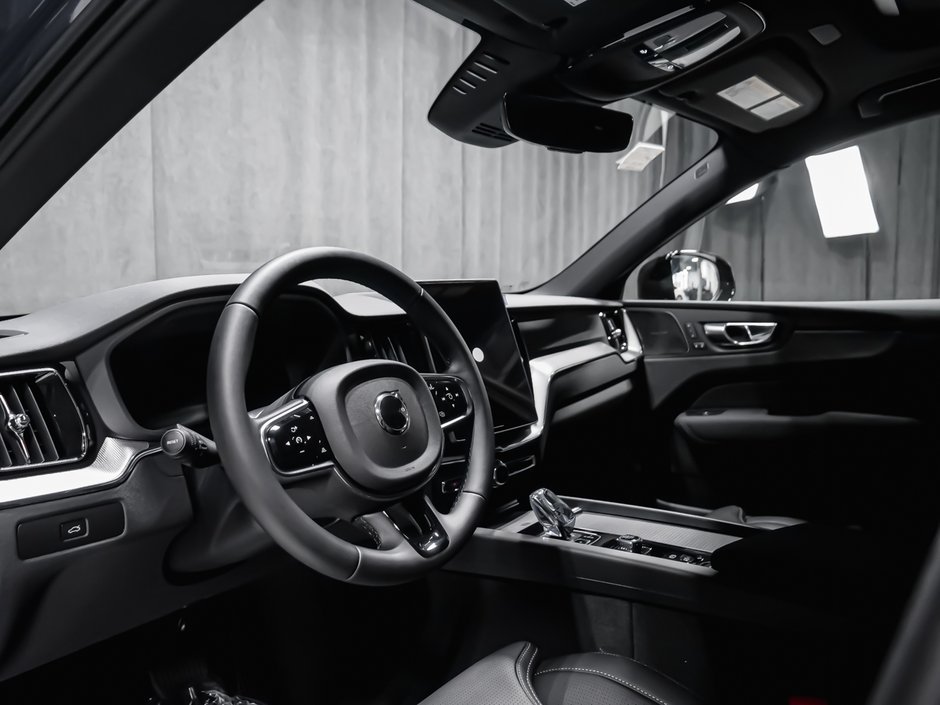 Volvo XC60 Plus Black Edition 2027-8