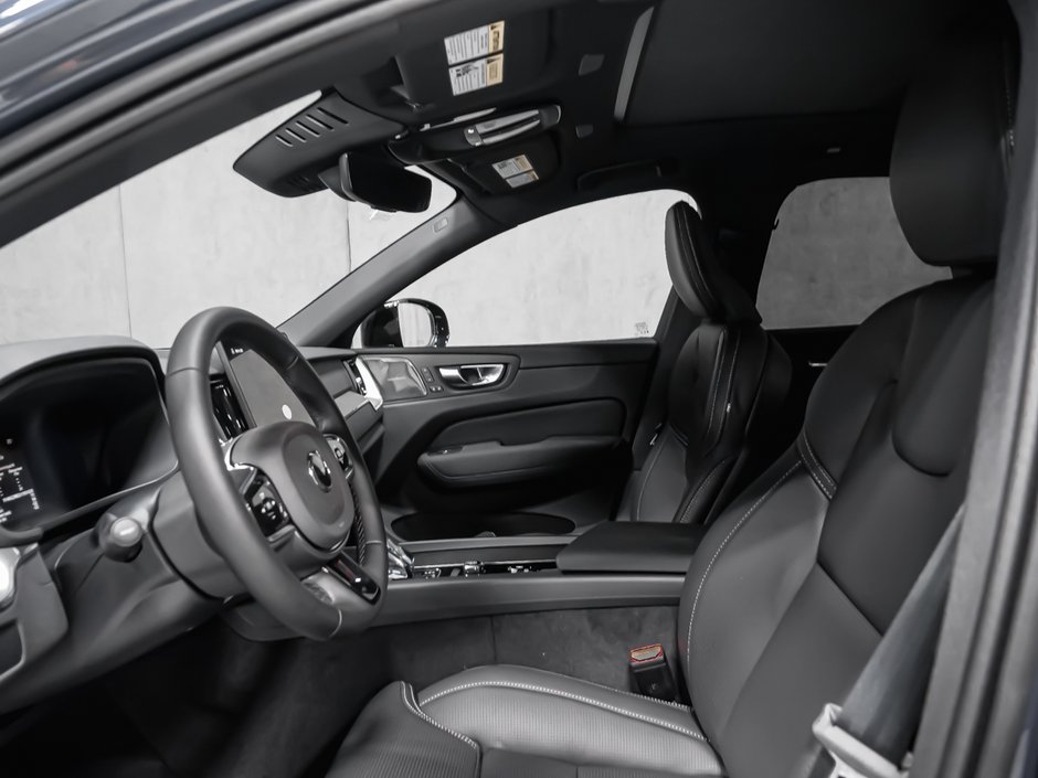 Volvo XC60 Plus Black Edition 2027-13