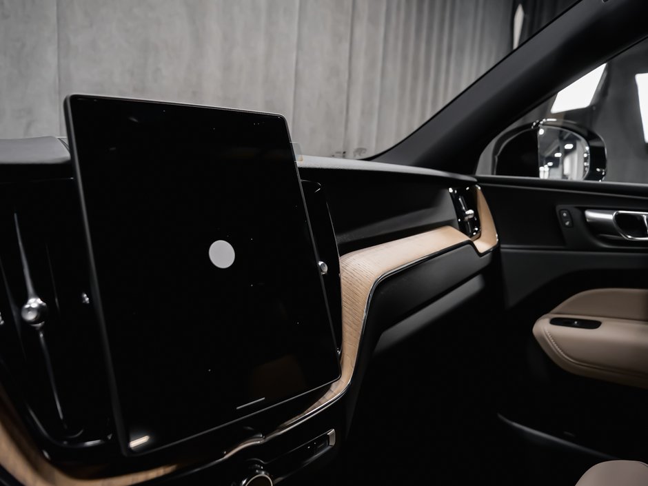 2027 Volvo XC60 Core (Dark Theme)-9