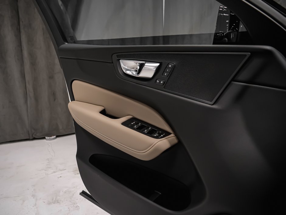 2027 Volvo XC60 Core (Dark Theme)-8
