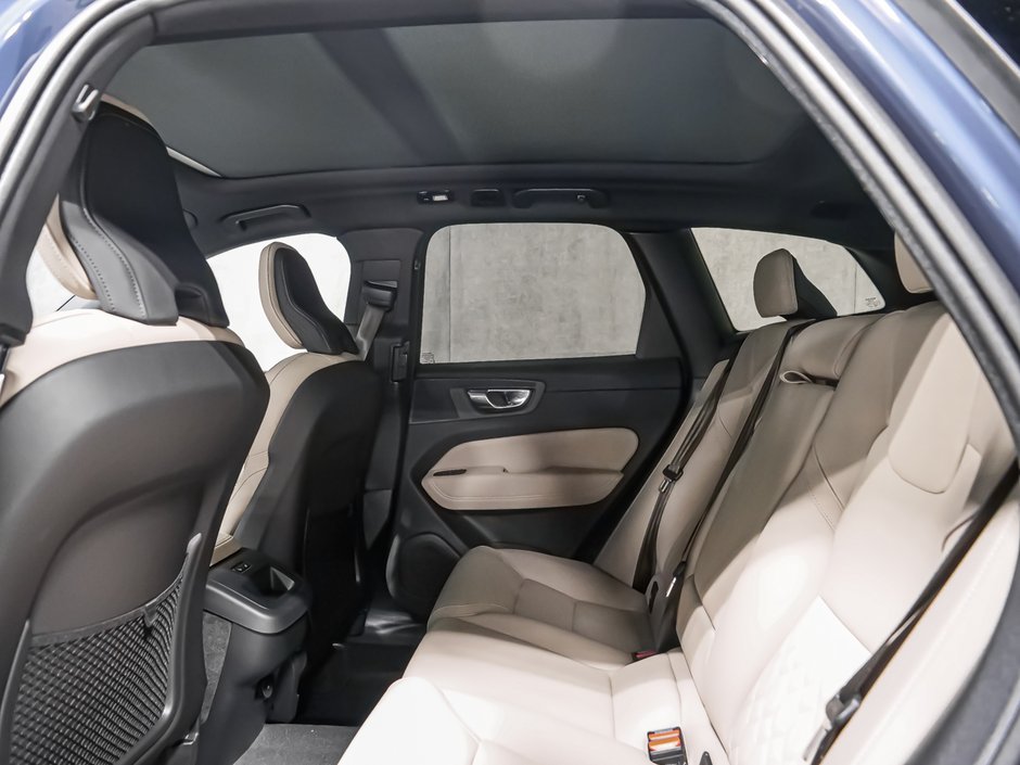 2027 Volvo XC60 Plus (Dark Theme)-11