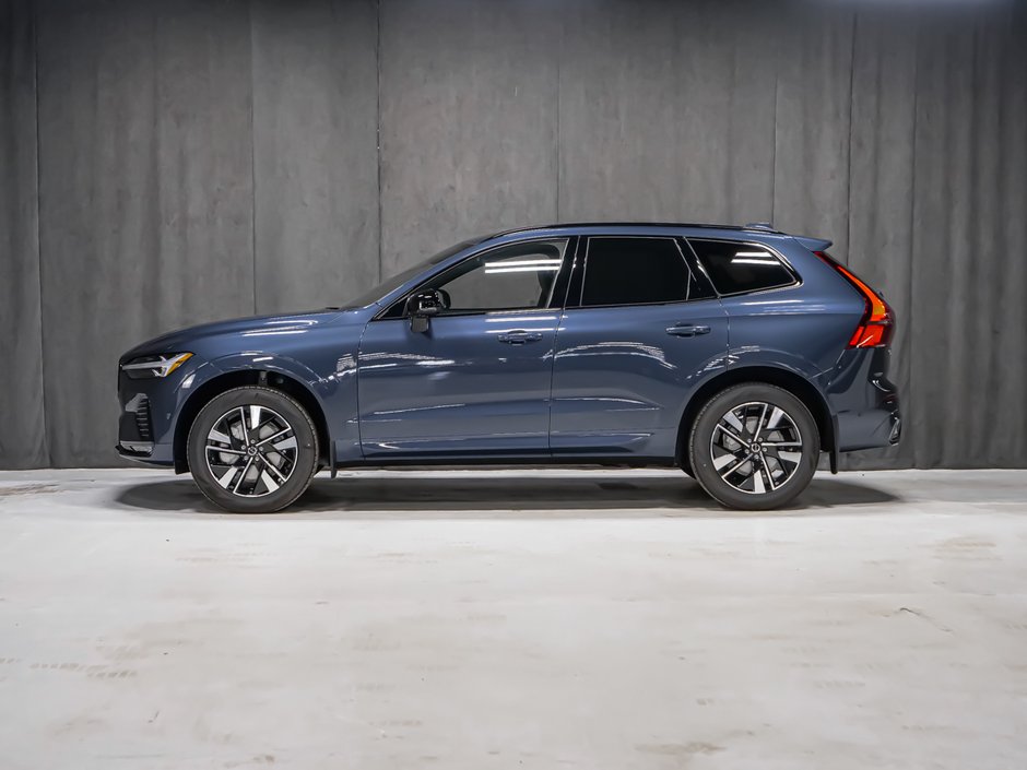 2027 Volvo XC60 Plus (Dark Theme)-2