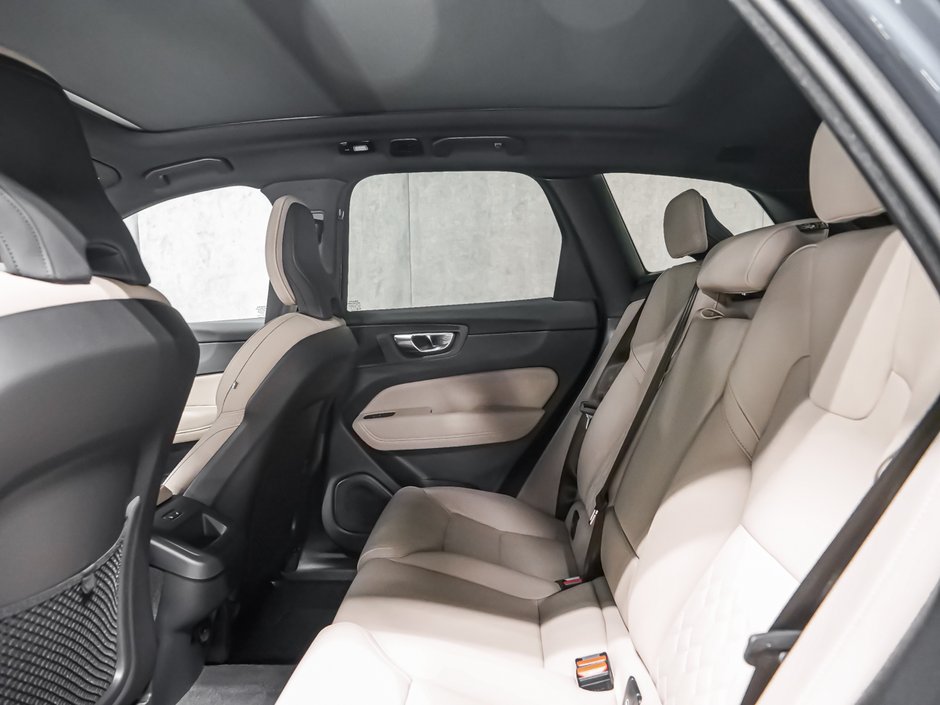 Volvo XC60 Core (Dark Theme) 2027-10