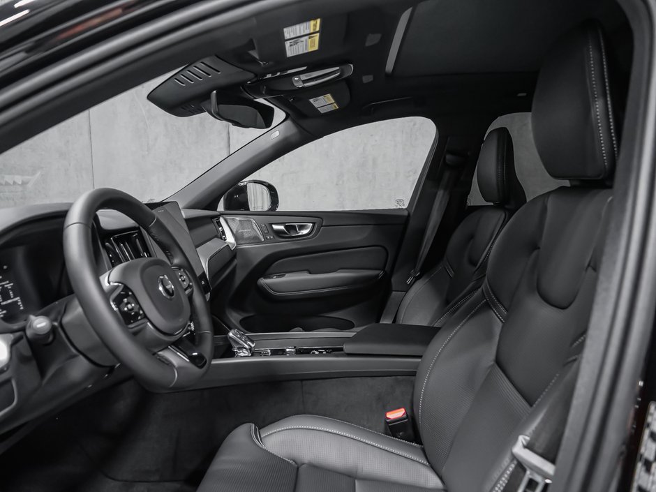 2027 Volvo XC60 Plus Black Edition-11