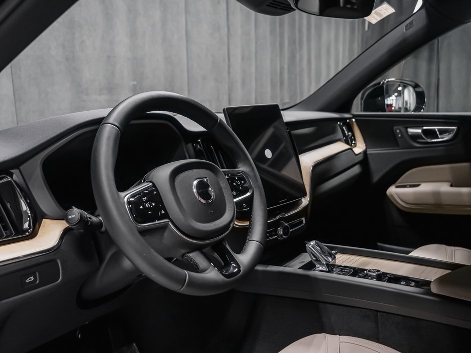 Volvo XC60 Core (Dark Theme) 2027-7