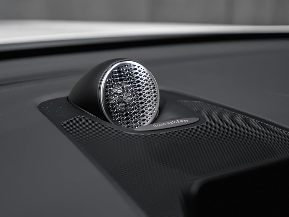 2027 Volvo XC60 Ultra Black Edition-10