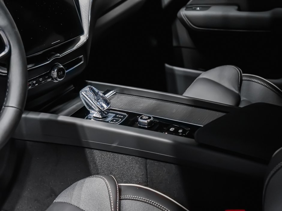 2027 Volvo XC60 Ultra Black Edition-6