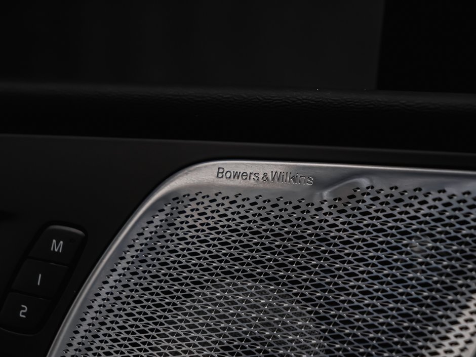 2027 Volvo XC60 Ultra Black Edition-9