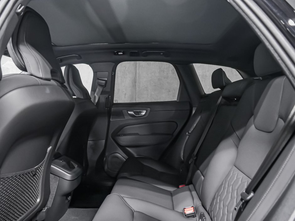 Volvo XC60 Plus (Dark Theme) 2027-11