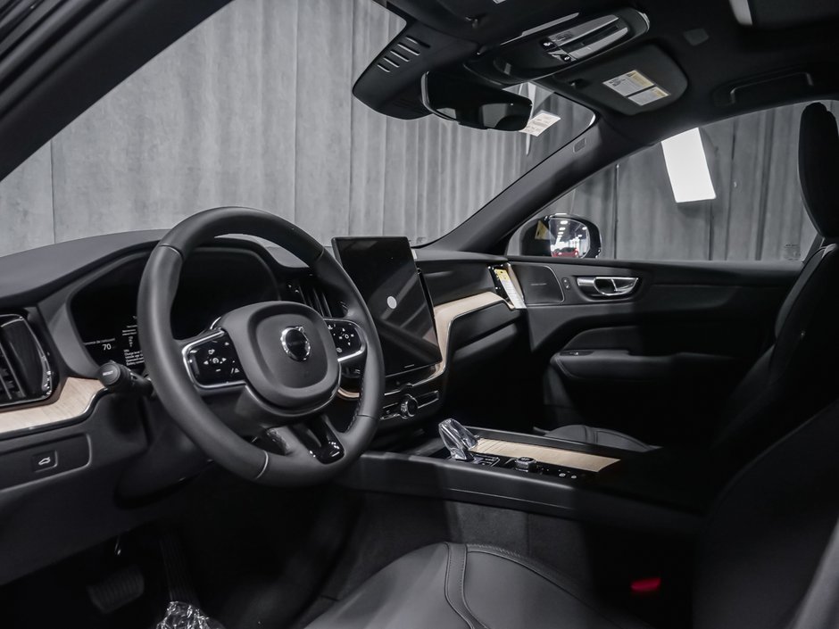 Volvo XC60 Plus (Dark Theme) 2027-5