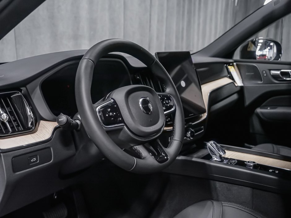 Volvo XC60 Plus (Dark Theme) 2027-7