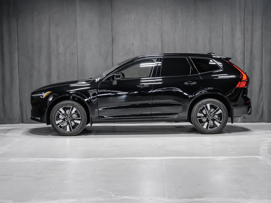 2027 Volvo XC60 Plus (Dark Theme)-2