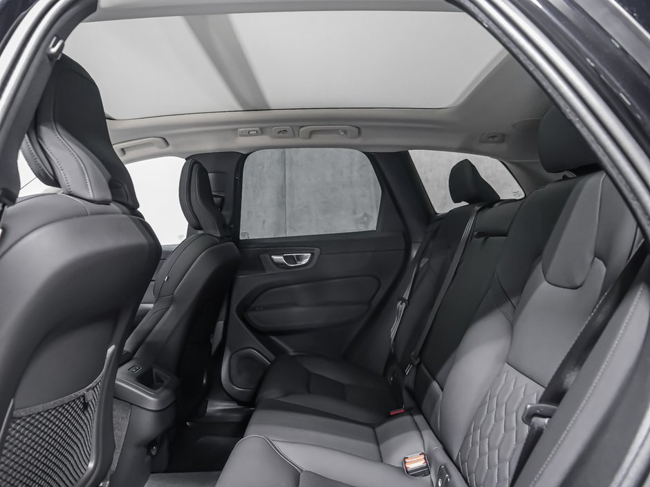 2027 Volvo XC60 Plus (Dark Theme)-13