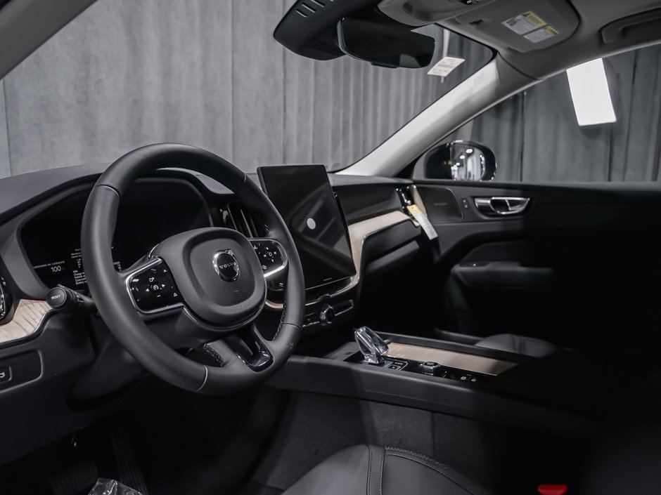 2027 Volvo XC60 Plus (Dark Theme)-5